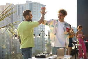 medium-shot-happy-friends-party